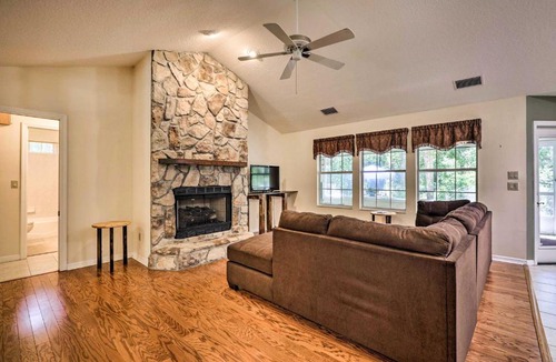 Waldo House | Charming Waldo Getaway Near Lake Santa Fe!