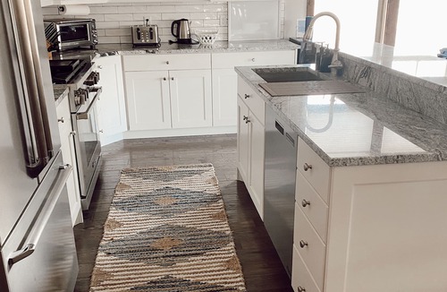 Park City Condo | ★Chef's kitchen, Free shuttle to Deer Valley, balcony, Covered Parking, Views!