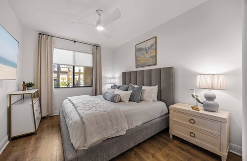 Royal Harbor Resort | Chic 2 bed resort, 3 pools, lazyriver, walk to 5th Ave restaurants in fab Naples