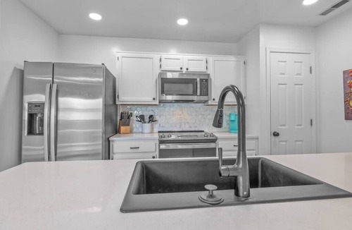Fentress House | Chic 2 En Suite Condo! Family & Pet Friendly