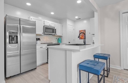 Fentress House | Chic 2 En Suite Condo! Family & Pet Friendly