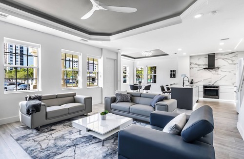 Fort Myers River District House | Chic & Cozy River District Townhouse