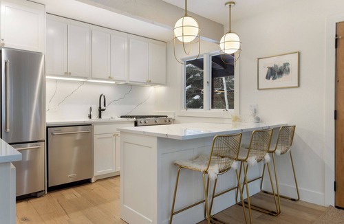 Vail House | Chic Mtn Home On Gore Creek, Private Hot Tub, On Vail Bus Route - Completely Renovated