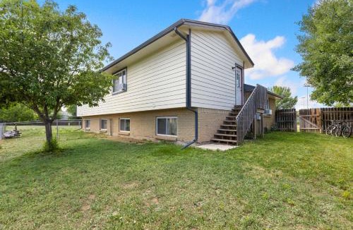 Windsor House | Chimney Park Retreat King Suite and Fenced Yard