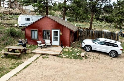 Red Feather Lakes Cabin | Classic Log Cabin with Fireplace in Red Feather Lakes, Perfect for a Romantic Weekend in the Rocky Mountains