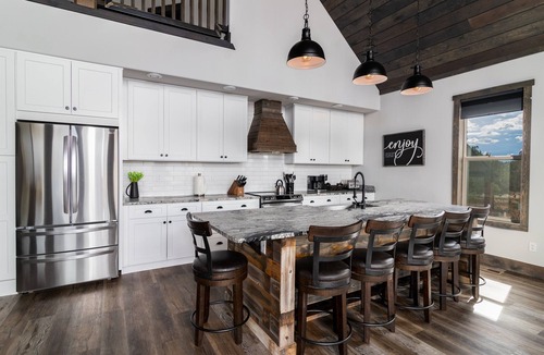 Orderville House | Cliffs Edge | Private hot tub | Zion NP