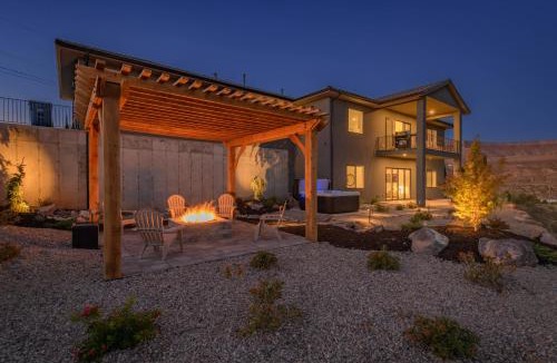 Toquerville House | Cliffside Modern Villa - Hot Tub Stunning Views