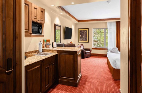 Vail Hotel | Close to Gopher Hill Lift w/Hot Tub and Parking! Sweet Escape!