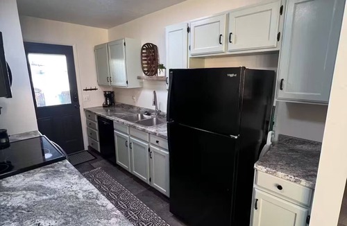 Vernal House | Close to town! Near all vernal attractions.