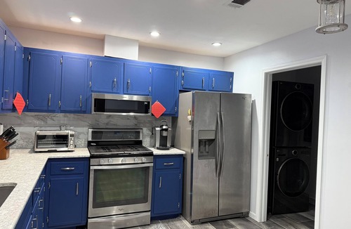 North Northwest Pensacola House | Coastal calm &I-10 convenience: 3BR/2BA beach themed house