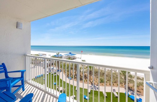 Fort Walton Beach Hotel | Coastal Gem with Heated Outdoor Pool and Sunset Views Near Fort Walton Beach