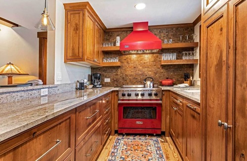 Vail Condo | Comfortable 2BR Lionshead Village Antlers condo - walk to ski lifts, pool & more