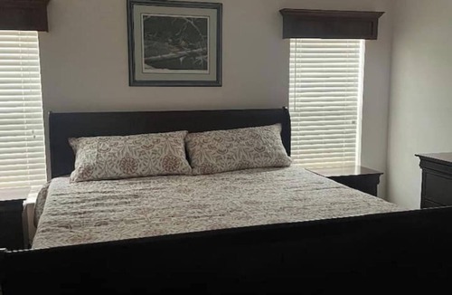 Green River House | Comfortable 3-bedroom family friendly home with WiFi, AC in Green River.
