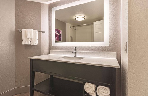 Grand Junction Hotel | Comfortable Double Room at La Quinta Inns & Suites, Pool, Near Redlands Mesa