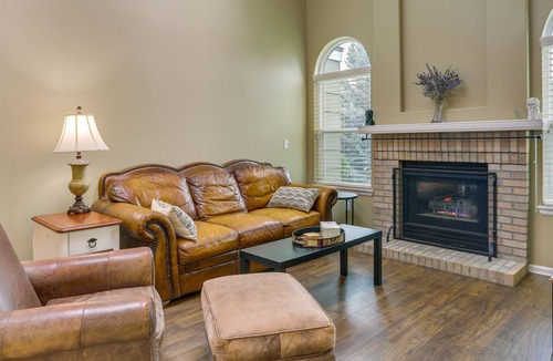 Stonegate House | Comfortable Home ~ 20 Mi to Downtown Denver!