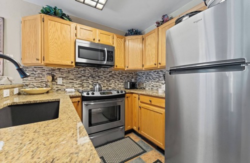 Historic District Condo | Condo w/Private Patio & Courtyard Access, Close to Main Street Activities!