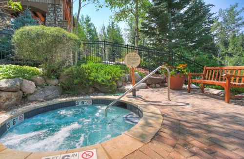 Beaver Creek Condo | Condo with ski-in/ski-out access with a Fireplace