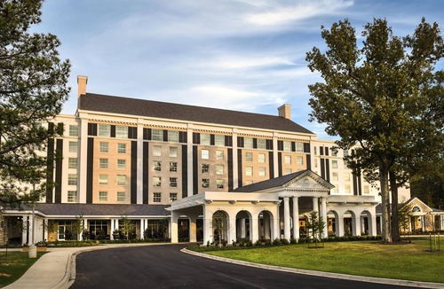 Whitehaven Hotel | Connecting King Courtyard-Outdoor Pool -Restaurants -Gym -Airport Shuttle