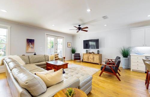 Southeast Pensacola House | Contemporary dog-friendly retreat with pool & patio - near shops & attractions