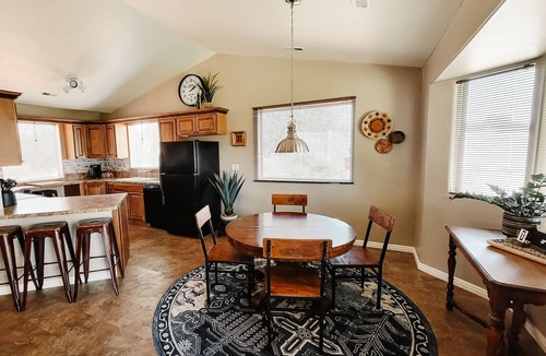 Kanab House | CopperTop Cottage, Cozy Pet-Friendly, Near Zion & Bryce