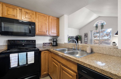 Midvale Apartment | Cozy 2-bedroom apartment with hot tub & pool in charming Sandy