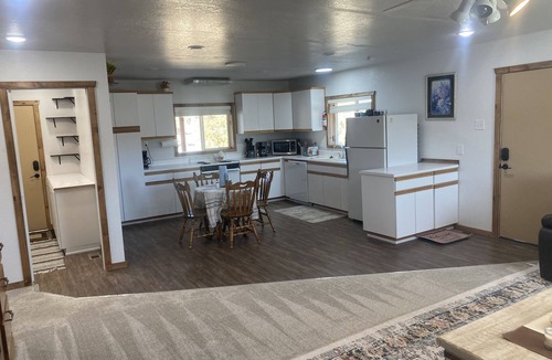 Mammoth Creek Cabin | Cozy 2-bedroom cabin In enchanting Hatch near the river! Between Bryce and Zion