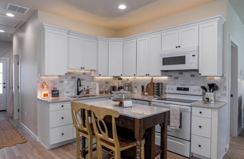 Spanish Fork Cottage | Cozy 2-bedroom cottage in family friendly neighborhood. Close to everything!