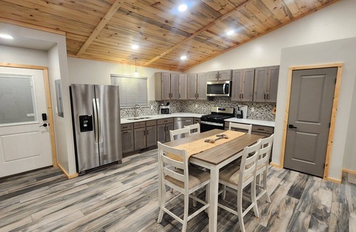 Hinckley House | Cozy 2-bedroom house in Hinckley