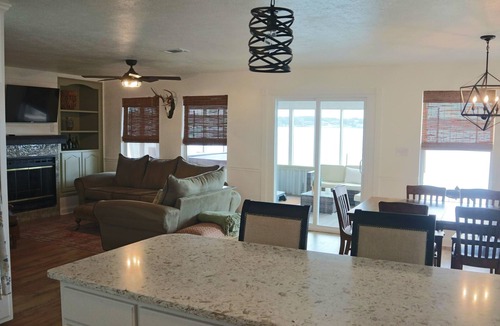 Thomas Drive House | Cozy 2-bedroom Waterfront Escape - The Honey Hole - A Bass Slayer's Dream!