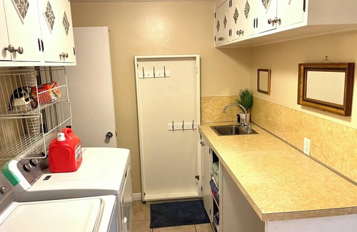 Murray House | Cozy 3 bedroom ski get -away, lower level apartment