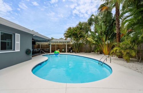 Walsingham House | Cozy 3BR Oasis w/Pool- 8 min to Indian Rocks Beach
