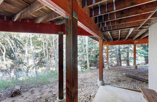 Intermountain Apartment | Cozy Alpine Studio w/High-End Mattresses, Hot Tub & Full Kitchen