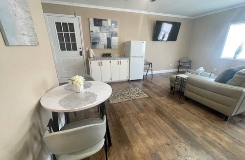 Marianna Apartment | Cozy and modern front water View 1-bedroom apartment in charming Marianna Fl