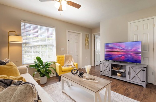Griffin Heights Apartment | Cozy Apartment in a Prime Location, 1 mile to FSU