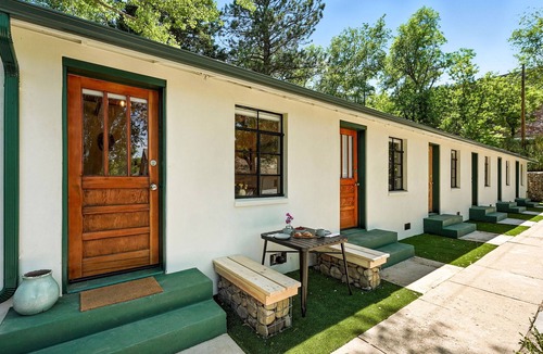 Lower Arapahoe Apartment | Cozy Apt in the Heart of Boulder/Steps from Trails + Parks/30 night minimum