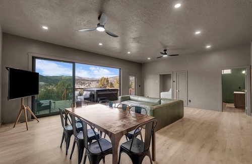 Glendale Cabin | Cozy Cabin 25 Min from Zion w/Arcade & Hot Tub