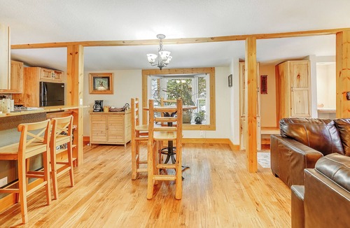Coal Creek Canyon Cabin | Cozy cabin on creek with hot-tub and sauna