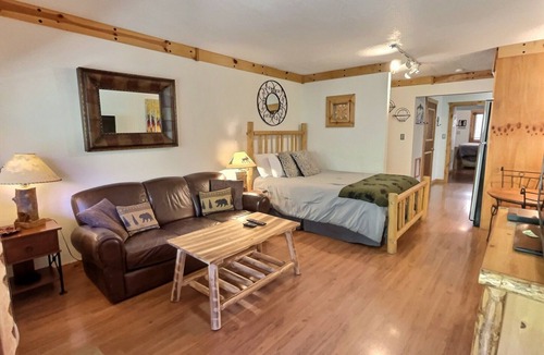 Taos Ski Valley Condo | Cozy Cabin on the Slopes
