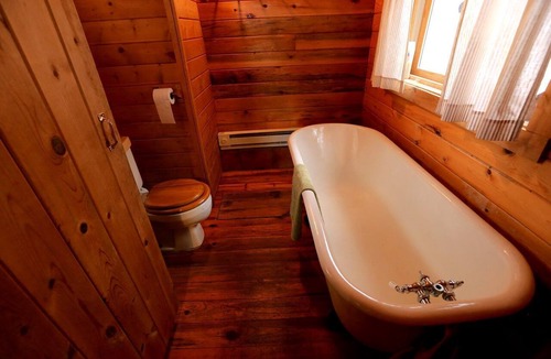 Clark Cabin | Cozy Cabin Rental with Vintage Claw Tub near Steamboat Springs, Colorado