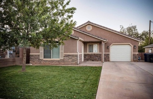 La Verkin House | Cozy Clean Home Near Zion - High Speed Internet - Self Check-In/Out