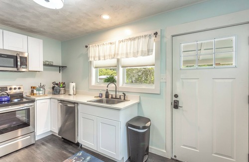 Eastpoint House | Cozy Coastal Cottage minutes from beaches of St George Island