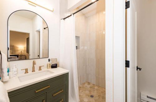 Kerr Gulch Apartment | Cozy Condo with Beautiful View of Evergreen