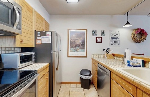 Mountain House Condo | Cozy Condo with Great Views, Shared Pool & Hot Tub - 350 Yards to the Slopes