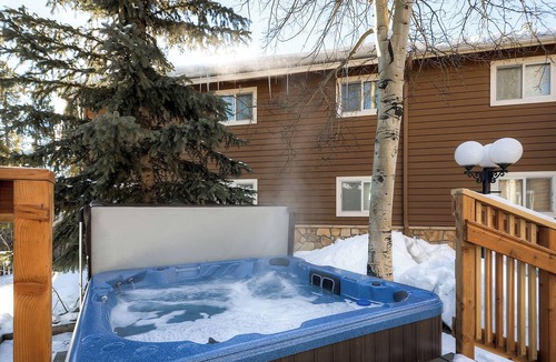 Breckenridge Condo | Cozy, Corner Top Floor Unit in Perfect Downtown Location | PM8B