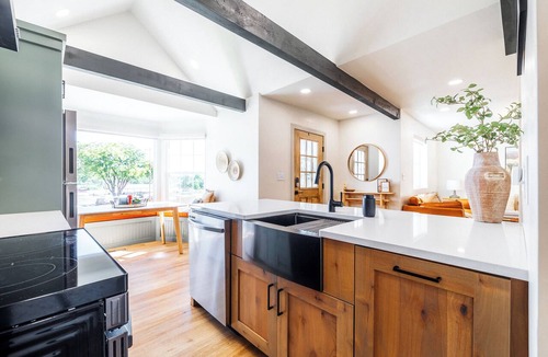 Orderville House | Cozy Cottage Between Zion and Bryce! Family Friendly, Firepit with Mountain View