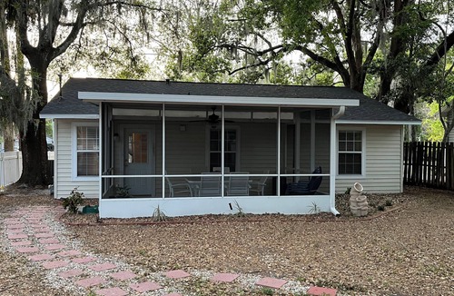 Mount Dora House | Cozy Cottage in Historic Mount Dora. 3 bedrooms & 2 bathrooms.