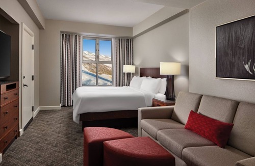North Park City Resort | Cozy Guest Room & Premium Amenities at Marriott's MountainSide Resort!