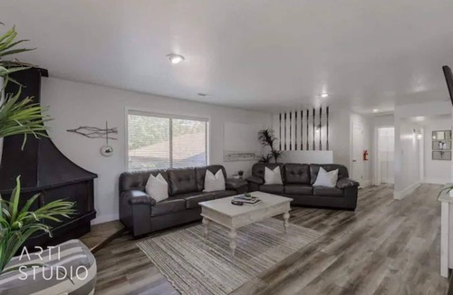 La Verkin House | Cozy home, Indoor Pool, Near Zion, Sleeps 10+