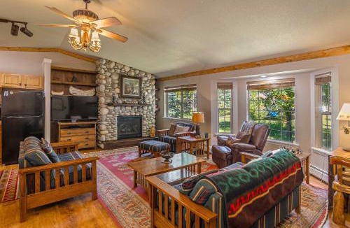 San Juan River Village House | Cozy Home w/Hot Tub: 7 Mi to Pagosa Hot Springs