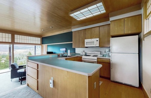 Grand Lake House | Cozy home with full kitchen, private patio & mountain views